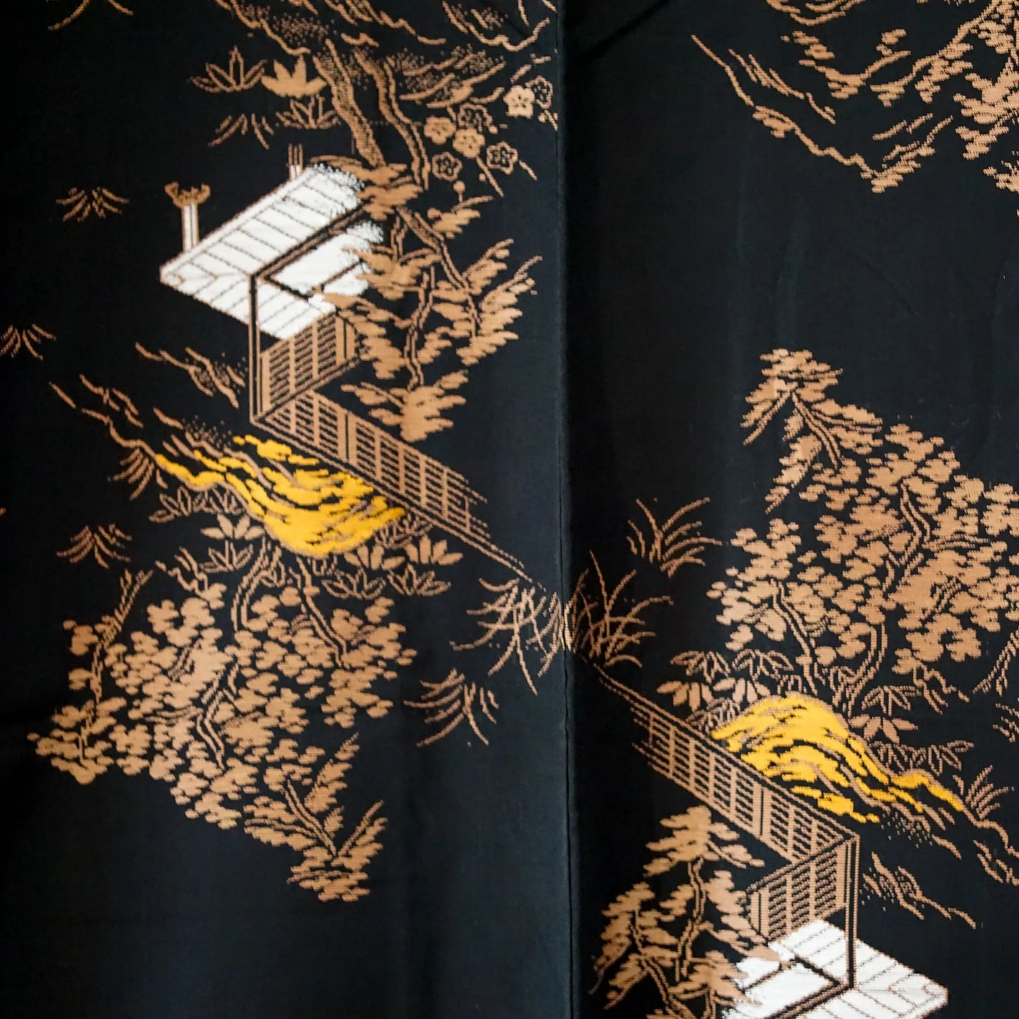 Komon (Awase) – Tsumugi Silk Blend – Scenic Landscape, Taishō Roman – Black×Bronze – 151.5/63/48.5