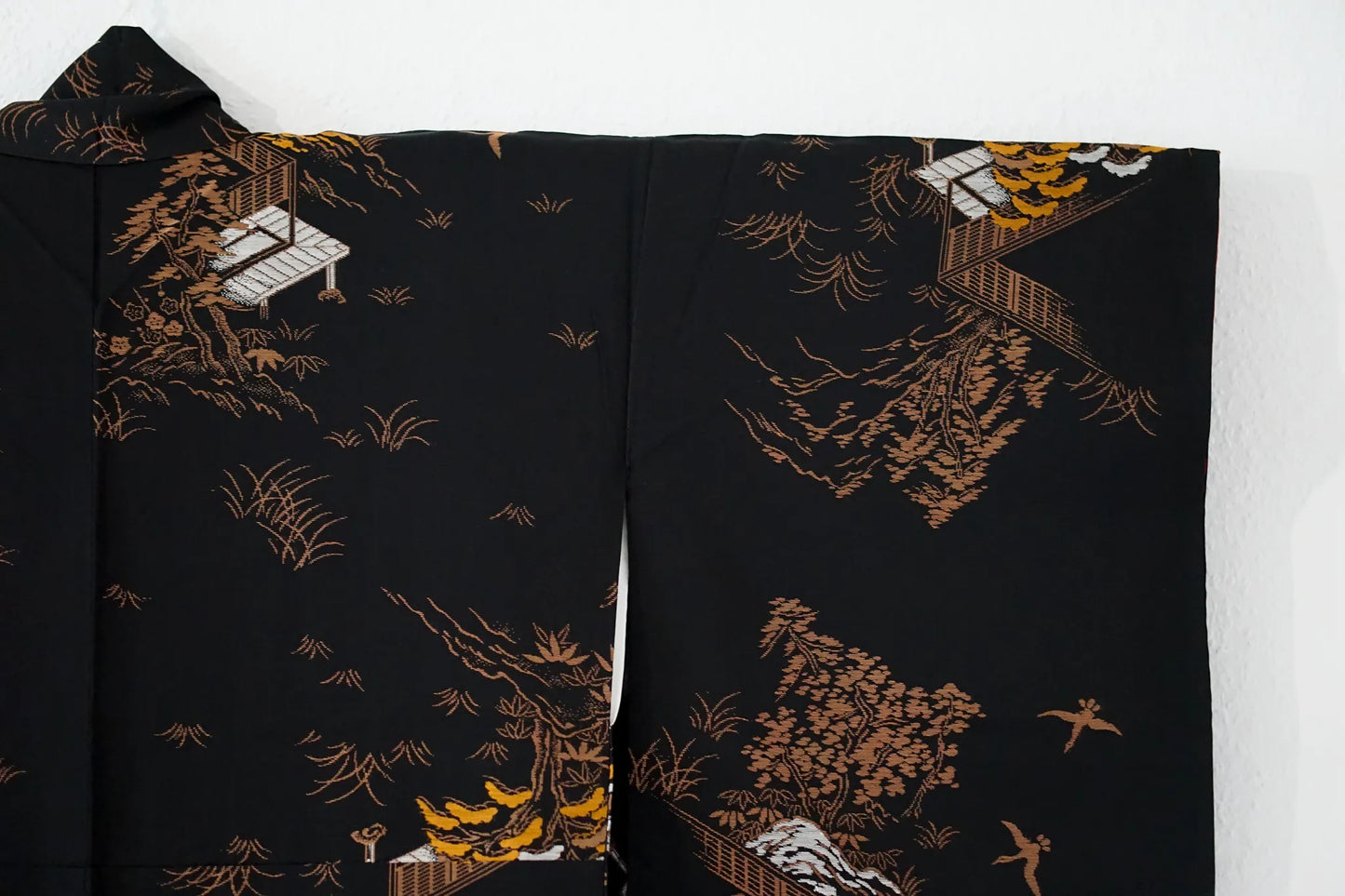 Komon (Awase) – Tsumugi Silk Blend – Scenic Landscape, Taishō Roman – Black×Bronze – 151.5/63/48.5