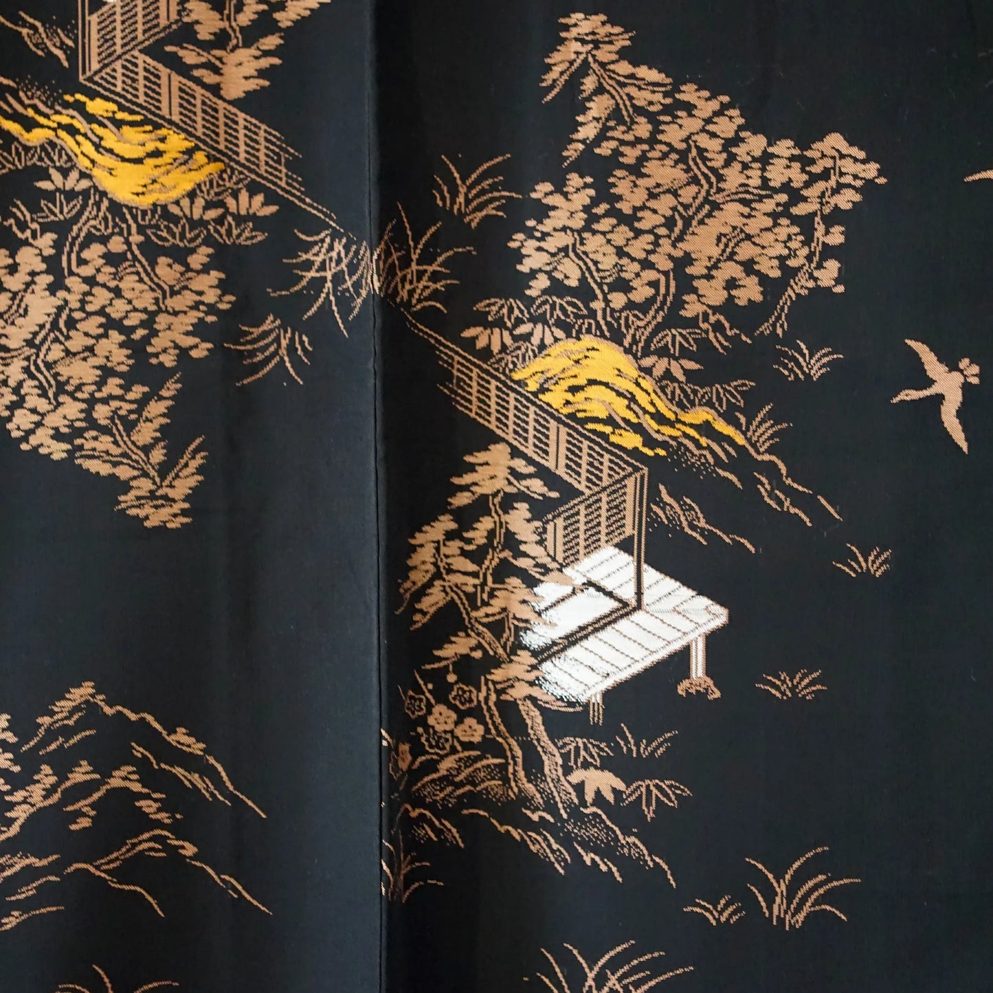Komon (Awase) – Tsumugi Silk Blend – Scenic Landscape, Taishō Roman – Black×Bronze – 151.5/63/48.5