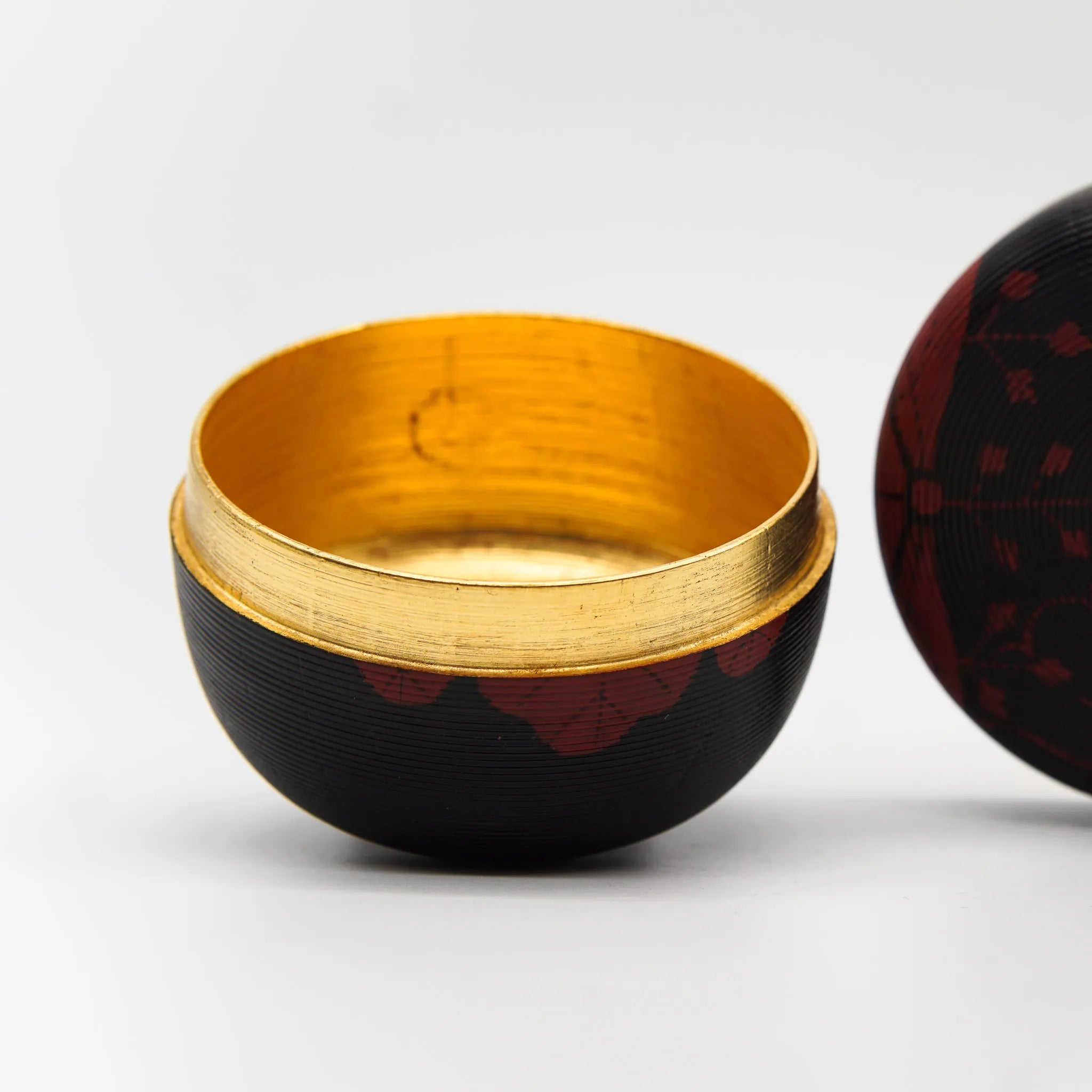 Large Flat Matcha Tea Container with Paulownia & Chrysanthemum Maki-e by Tsukushiro Tsukuryou